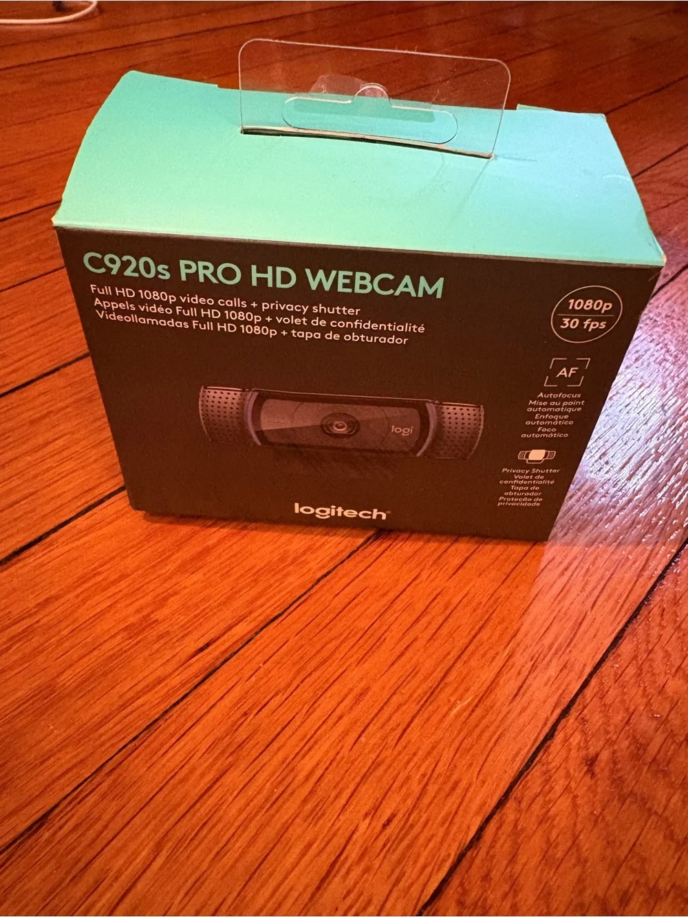 Logitech C920S PRO HD WEBCAM Full 1080p HD video calls with privacy shutter
